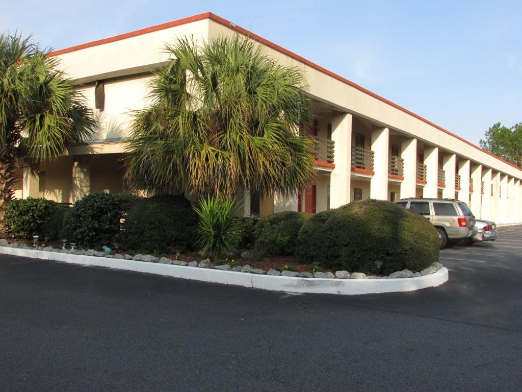 New Valdosta Inn And Suites מראה חיצוני תמונה
