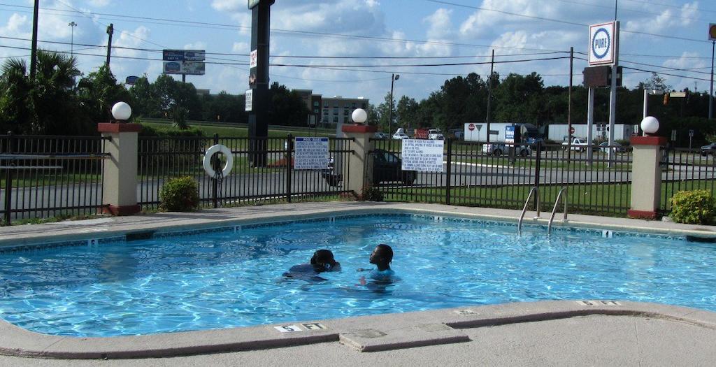 New Valdosta Inn And Suites מראה חיצוני תמונה